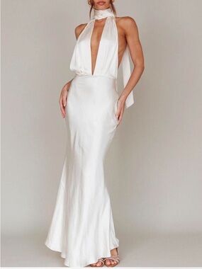Selfie Leslie Italia Azure Halterneck Maxi